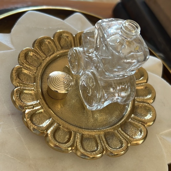 Vintage 1970s Avon Courting Carriage Moonwind Cologne Clear Glass + Gold Bottle - Picture 8 of 9